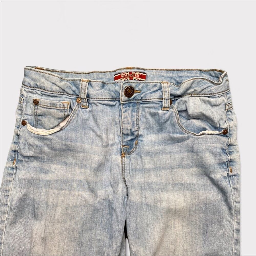 Makers | Light Wash Jeans - Picture 2 of 4